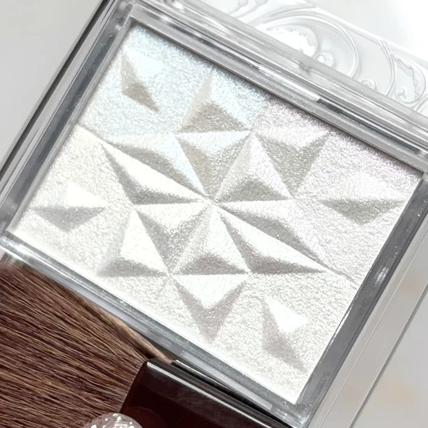 肌に透明感を与えてくれるCEZANNEハイライトレビュー