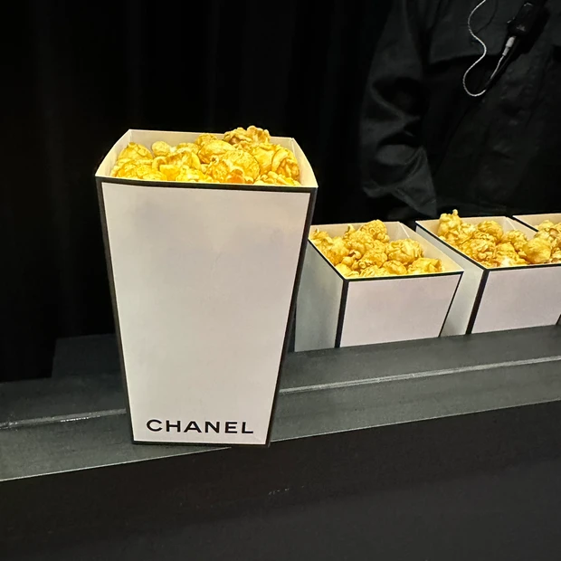 「ルージュ アリュール ヴェルヴェット ニュイ ブランシュ/眠らない夜」02:00 シネマ②