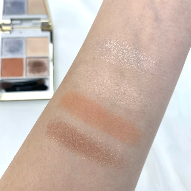 シグニチャーカラーアイズ 150光飾-HIKARIKAZARI［限定］ 手元スウォッチ