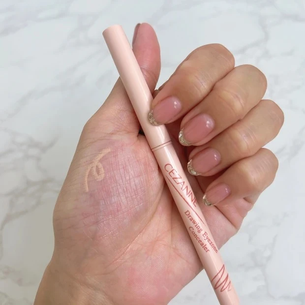 セザンヌ 描くアイゾーンコンシーラー 大石未奈子 スウォッチ