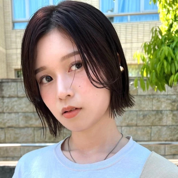 ボブ　ヘア　髪型　ヘアスタイル　30代　40代　大人　ベージュ　インナーカラー　前髪あり