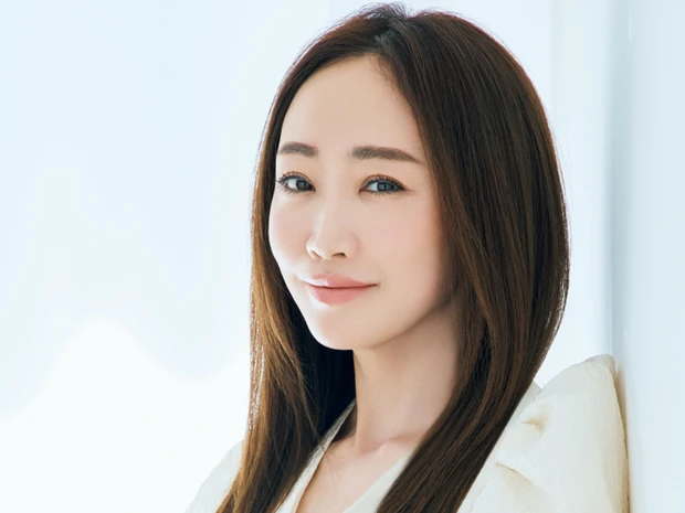 神崎 恵さんがたどり着いた、梅雨でも崩れない美髪ルール