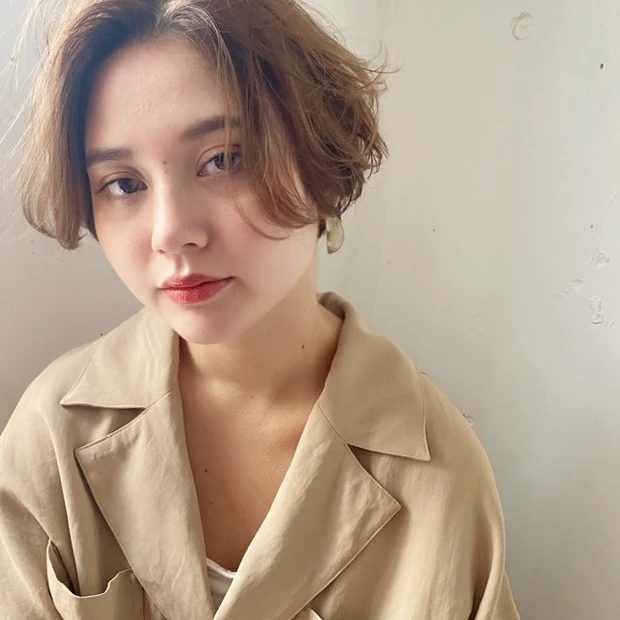 白髪対策ハイトーンカラーショートボブ 逆フリ