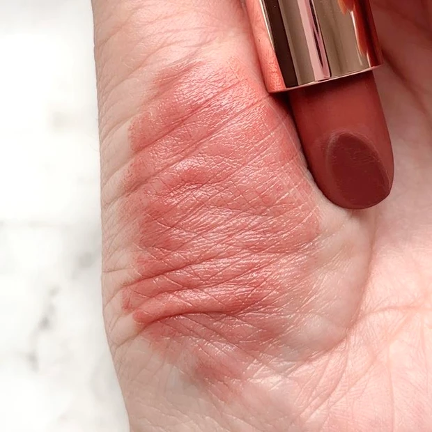 セザンヌ ラスティングステイリップカラー 02 ウォームブラウン イエベがスウォッチ