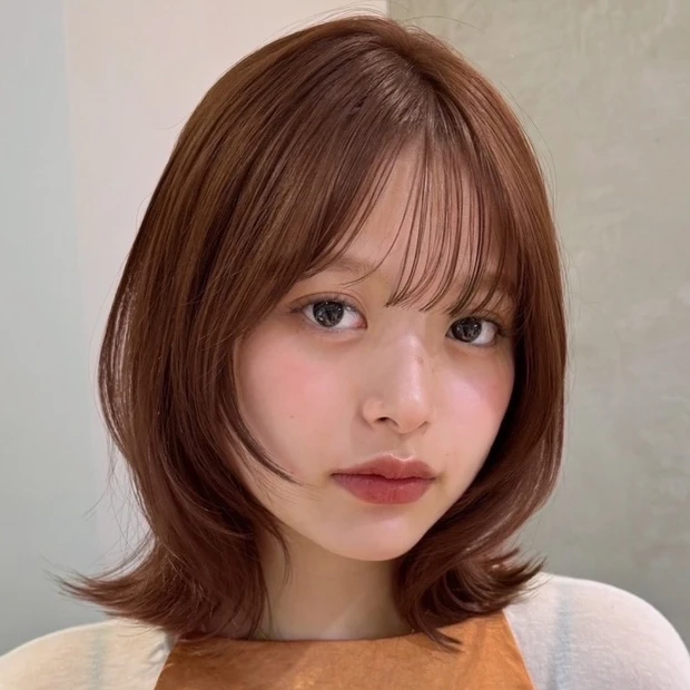 【ミディアムレイヤー】 冬のファッションにお似合い！ ふんわり軽やかミディアムヘア