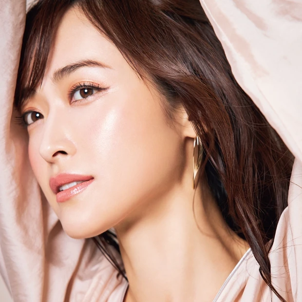 たるみも気分も即上がる！ 岡野瑞恵さんの“リフトアップメイク”