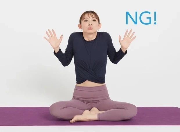 辛い肩こりにおすすめの美筋ヨガ①_②のときに、肩が上がってしまうのはNG