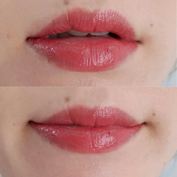 226 ダーリンブラッシュを唇に塗った画像