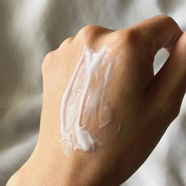 「シトラナ」のシカクリーム シトラナ シカリペアクリームのテクスチャー