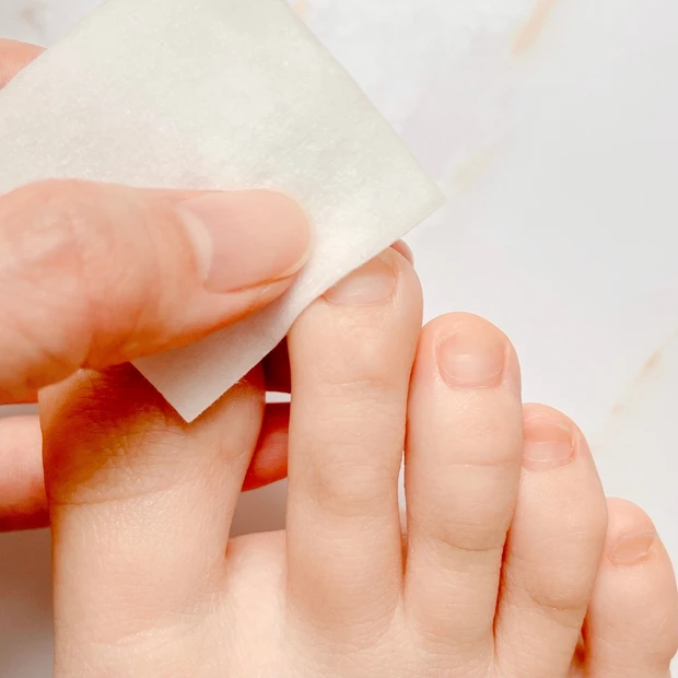 【韓国コスメ・簡単セルフネイル】可愛い！貼るだけジェルネイルシールで大理石柄のペディキュアしてみた！〜金曜夜のぶっちゃけ美容#12〜_4_1