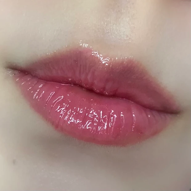 CANMAKE（キャンメイク）むちぷるティント 06 ラズベリーケーキ 使用イメージ