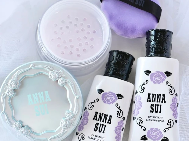 【夏新色コスメ2026】アナ スイから限定ひんやりフェイスパウダー＆新作UV下地が登場！