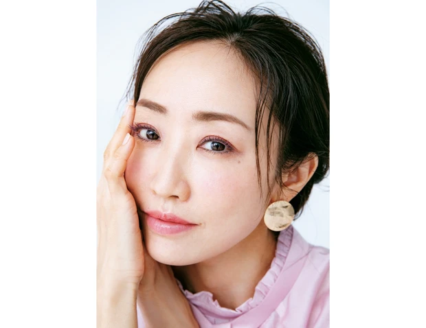 カラーマスカラはあえての 細眉で主張を抑える