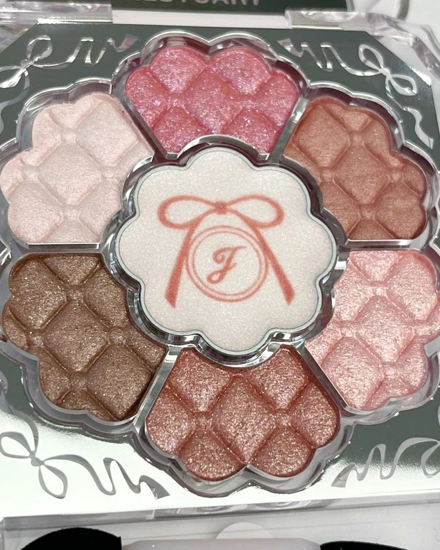 ジルスチュアート ブルームクチュールアイズ リボンファッションショー