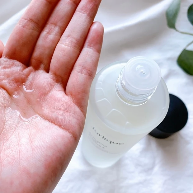 潤い満ちるサステナブルな実力派化粧水。Jurlique(ジュリーク)の「ハイドレイティングウォーターエッセンス+」で肌が喜ぶスキンケア。_2_2