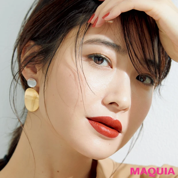 秋タイプさんはマットな朱赤リップがお似合い！ シックなカーキEYEを合わ…