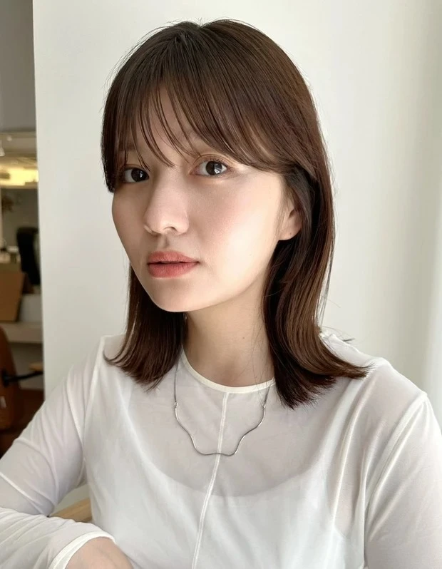 伸ばしかけ　髪型　ロブ　2wayバングで雰囲気自在のロブスタイル