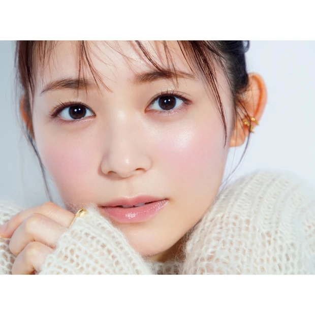 チーク完全復活！ 「ルナソル」の青みパープルチークで透明感を引き出して