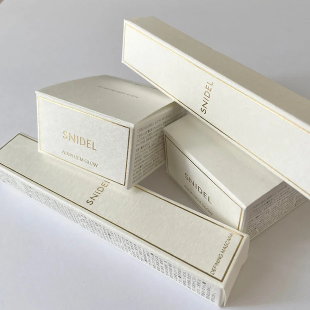 SNIDEL BEAUY コスメのパッケージ