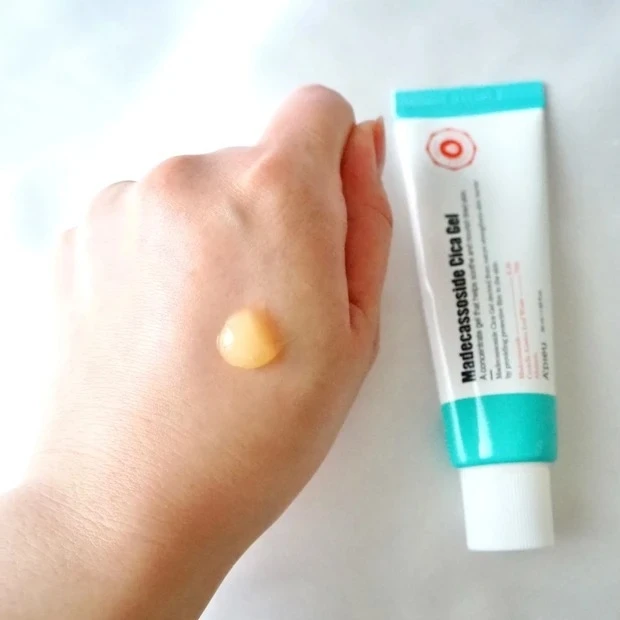 「A'pieu(アピュー)」のシカクリーム アピュー マデカソ CICAジェルのテクスチャー_1