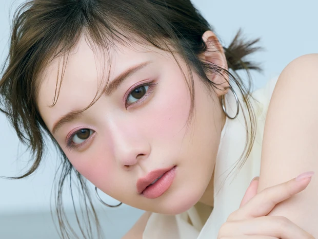 【2026年春新色コスメでピンクメイク】春トレンドの「花びらフェイス」HOWTO