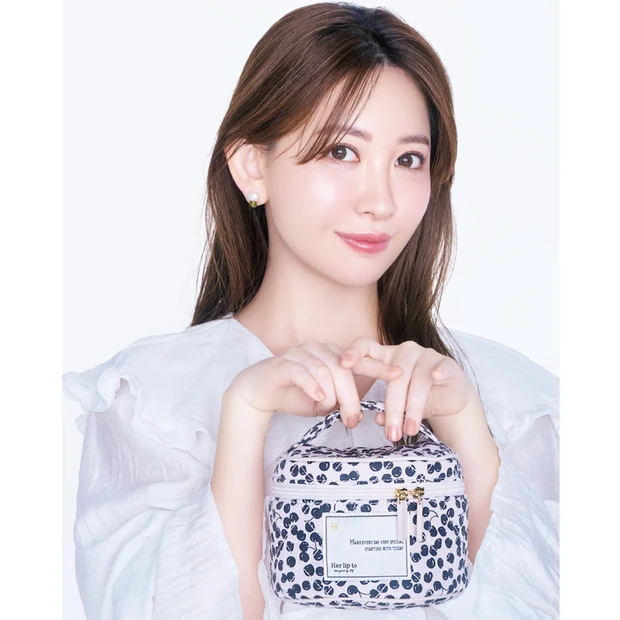 【小嶋陽菜さん愛用コスメ14選】2026年「ポーチの中身」の最新を大公開！