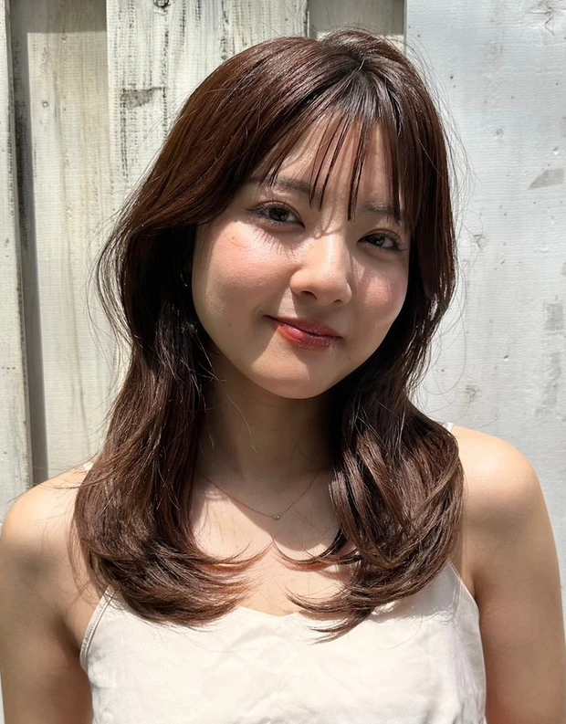 ヘアカタログ　セミロング　セミロングヘア　内巻き　スタイリング