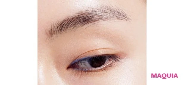 おすすめのカラーアイライナー・ブルー_夏らしいブルーのライナーは、上下のインサイド目頭3分の1にオン