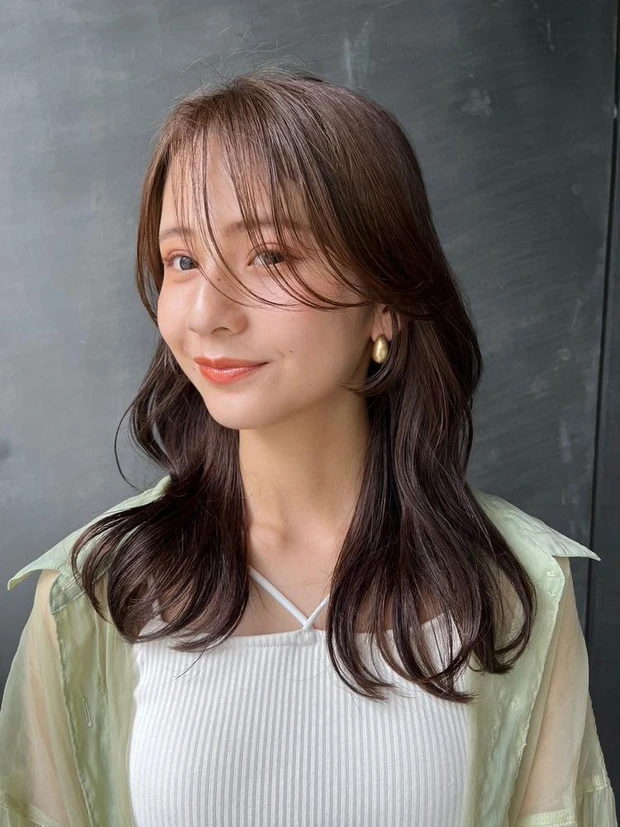 【6位】【小顔に見える大人の髪型】ポイントはフェイスレイヤー! 面長さんに似合う大人のロングヘア