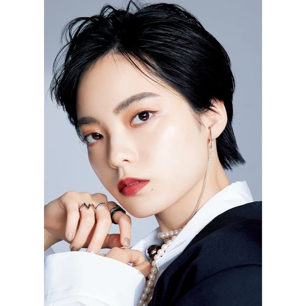 今月号の表紙は平手友梨奈さん！「赤リップ」で芯の強さと自分らしさを表現