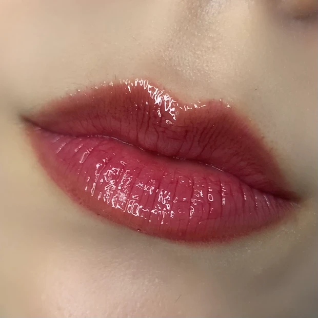 REVLON（レブロン）009 スウィートポイズン 使用イメージ