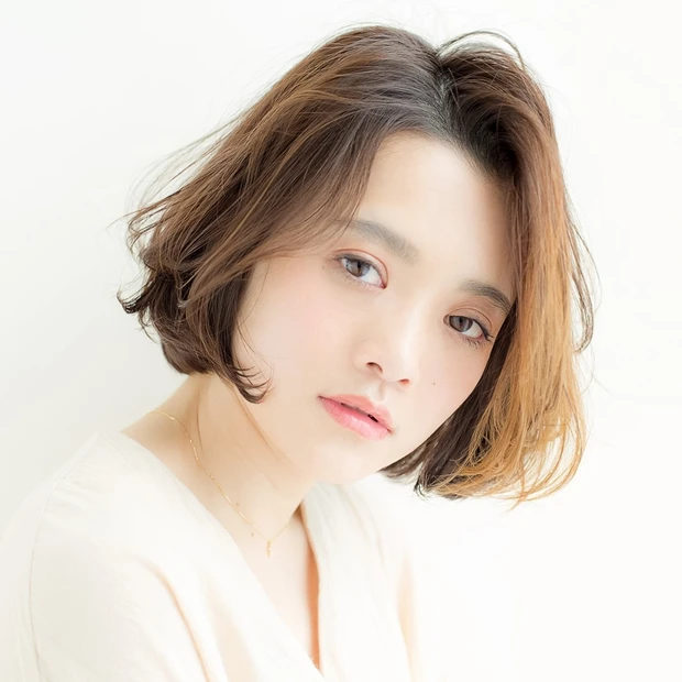 ワンレンボブだからこそ叶う、大人カジュアルな色っぽカールボブ