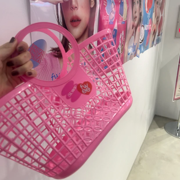 fwee(フィー)アジト東京 店内