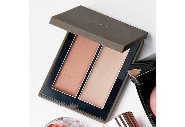 【8位】これを超えるものはまだ現れず！ プロも惚れ込むTHREE「シマリング グロー デュオ」