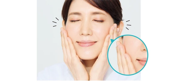 皮膚を引っ張らないよう優しく