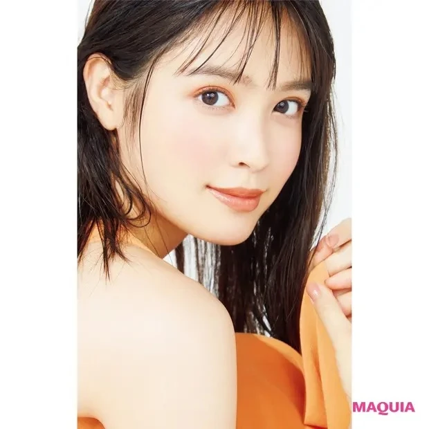 【最新コスメランキング】単色アイシャドウ部門_1位 コスメデコルテ アイグロウ ジェム(モデル)