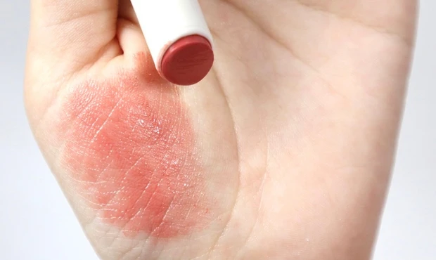 キャンメイク むちぷるティント 02 モモ スウォッチ