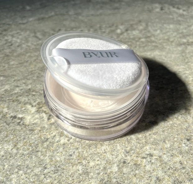 バイユア　ByUR  韓国コスメ　Qoo10 メガ割　石井美保　フェイスパウダー　パウダー　パール　新作　スウォッチ　口コミ