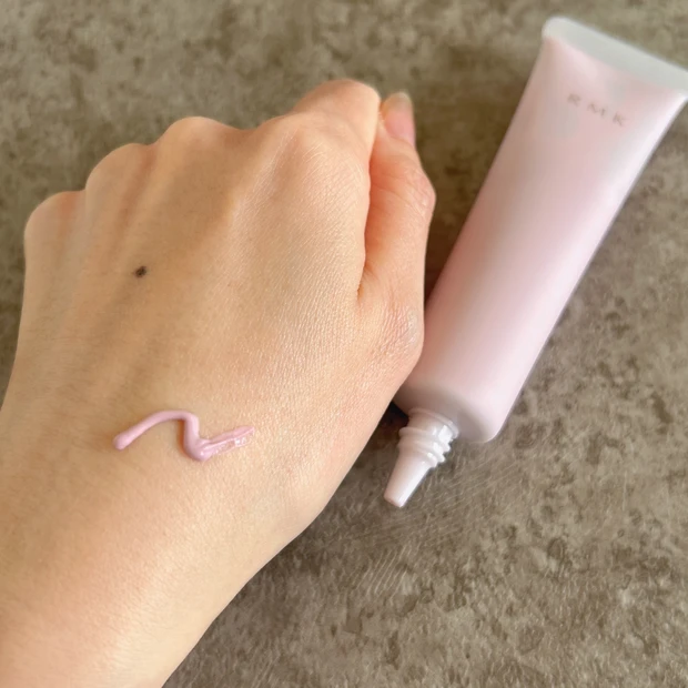 リファイニング ポアレス スキン ベース 03 スウォッチ