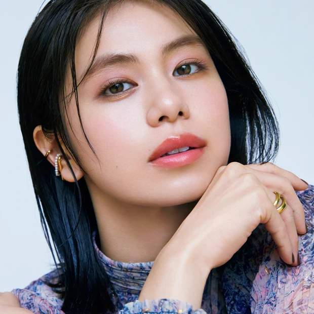 【秋メイク】ハードル高めな「うるツヤリップ」の使い方。好バランスのカギを…