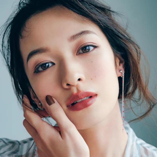 プチプラパレットで春先取りメイクが完成！ くすみベージュでアンニュイな眼…