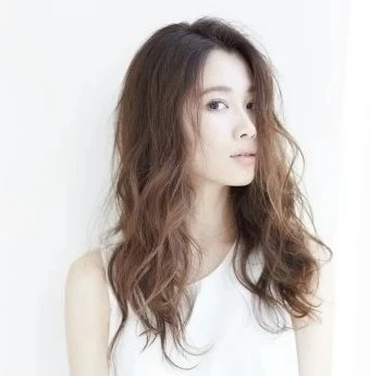 ZACCの髪型・ヘアスタイルまとめ_40代・50代におすすめ！ 大人ルーズなウェーブで若見えロングスタイル