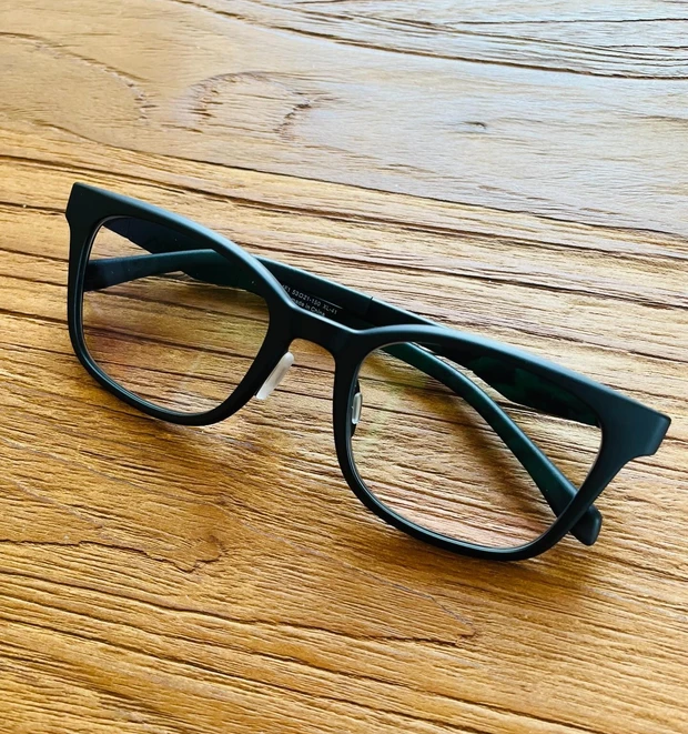 マキアブランド統括編集長 伊藤はZoffのサングラスを愛用