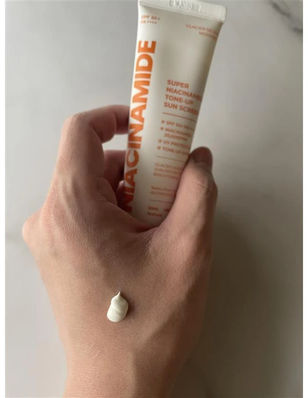 肌褒められまくり!
SPF50+PA++++のUV下地!
ズボラ男子が選ぶ神アイテム4選!_3_2