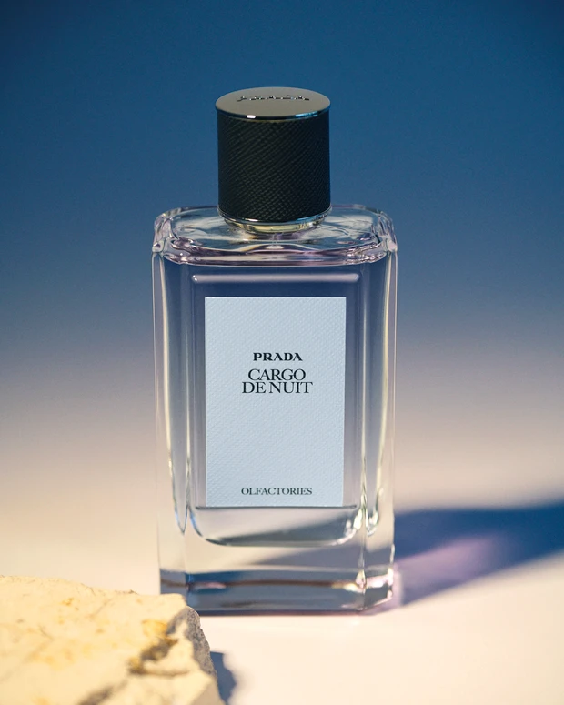 プラダ、プラダ ビューティ、限定品、プラダ オルファクトリー カーゴ ド ニュイ オーデパルファム、ハイブランドの香水、ギフト