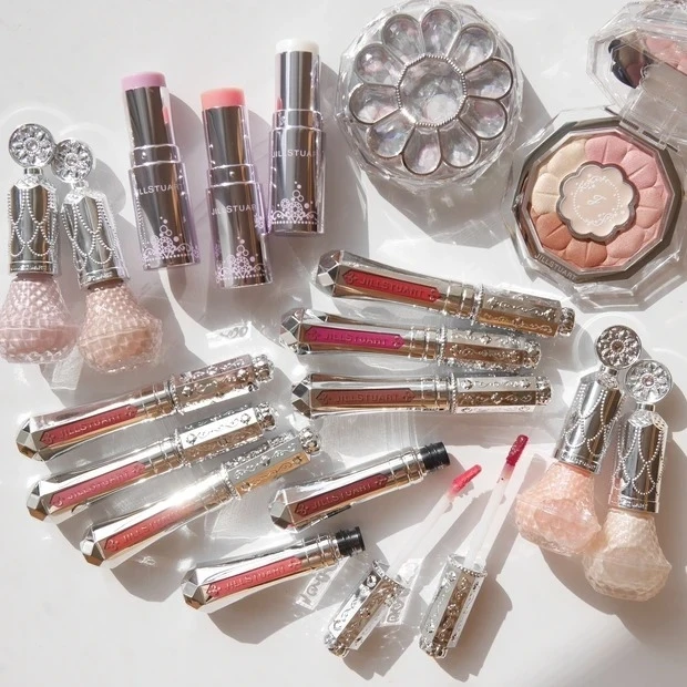 【2位】《ジルスチュアート》春の新作コスメが登場!限定アイテム&リップ全色をスウォッチ