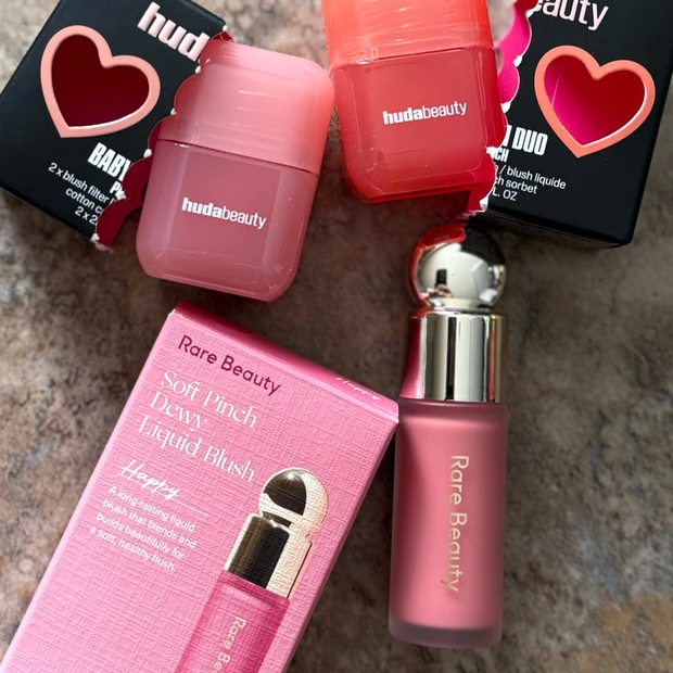 【ハワイ購入品】SEPHORA［セフォラ］で買うべきおすすめコスメ2選huda Beauty◆Rare Beauty の大人気リキッドチーク【トラベルサイズ・ミニサイズコーナー】