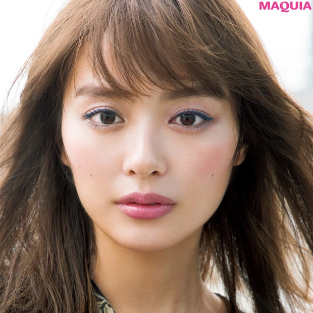 黒目印象が強くなる涼しげブルーライン