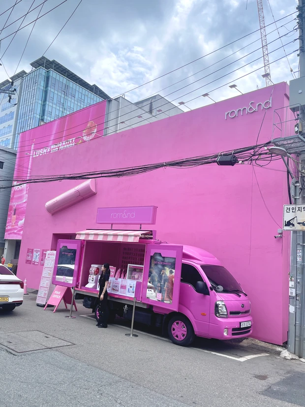 ピンクの可愛い建物