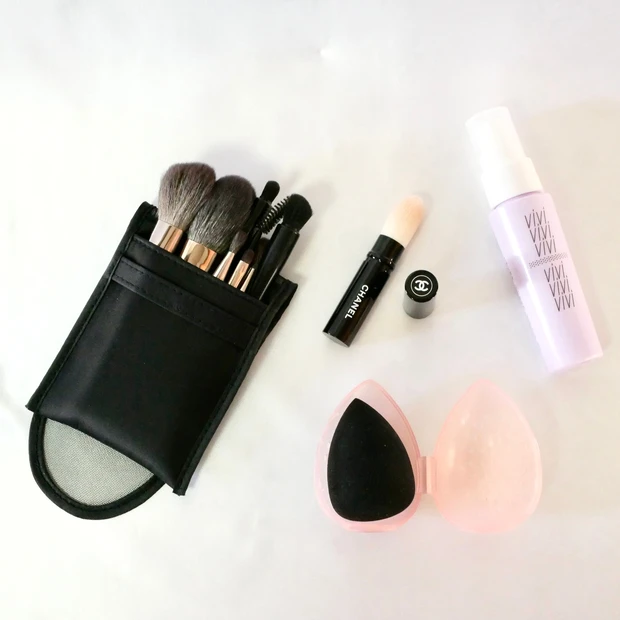 トラベルポーチの中身 メイクツール メイクブラシ 